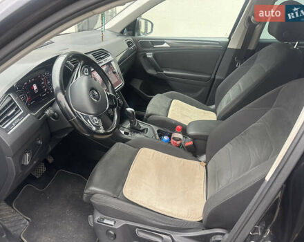 Черный Фольксваген Тигуан, объемом двигателя 1.97 л и пробегом 235 тыс. км за 21000 $, фото 5 на Automoto.ua