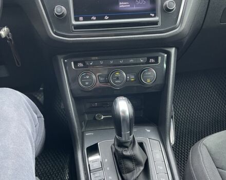 Черный Фольксваген Тигуан, объемом двигателя 2 л и пробегом 225 тыс. км за 24000 $, фото 8 на Automoto.ua