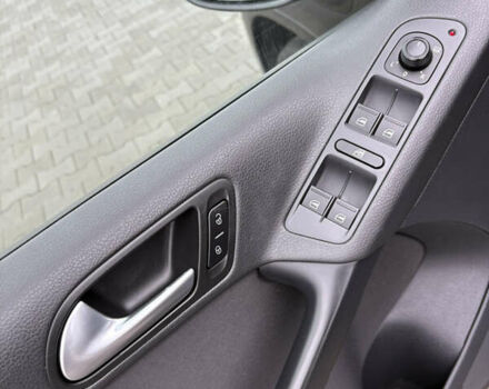 Черный Фольксваген Тигуан, объемом двигателя 2 л и пробегом 95 тыс. км за 14499 $, фото 20 на Automoto.ua