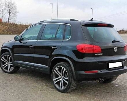 Чорний Фольксваген Тігуан, об'ємом двигуна 2 л та пробігом 82 тис. км за 10300 $, фото 3 на Automoto.ua