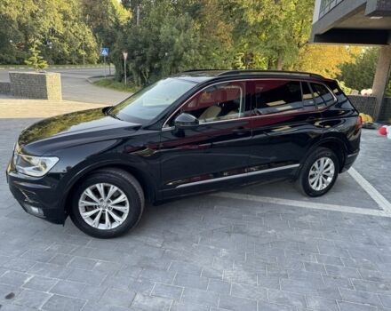 Черный Фольксваген Тигуан, объемом двигателя 2 л и пробегом 173 тыс. км за 16400 $, фото 3 на Automoto.ua