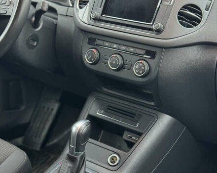 Черный Фольксваген Тигуан, объемом двигателя 2 л и пробегом 140 тыс. км за 13700 $, фото 31 на Automoto.ua