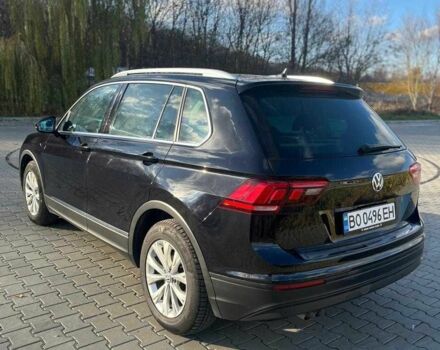 Черный Фольксваген Тигуан, объемом двигателя 2 л и пробегом 300 тыс. км за 17000 $, фото 1 на Automoto.ua