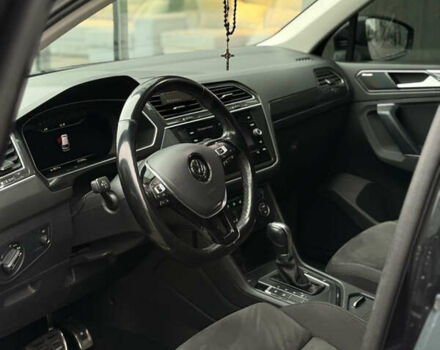 Черный Фольксваген Тигуан, объемом двигателя 2 л и пробегом 209 тыс. км за 23800 $, фото 12 на Automoto.ua