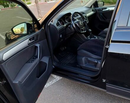 Черный Фольксваген Тигуан, объемом двигателя 2 л и пробегом 177 тыс. км за 20500 $, фото 7 на Automoto.ua