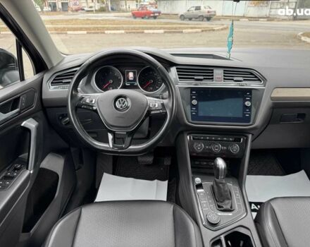 Черный Фольксваген Тигуан, объемом двигателя 2 л и пробегом 143 тыс. км за 18690 $, фото 17 на Automoto.ua