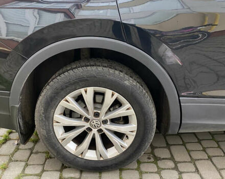 Черный Фольксваген Тигуан, объемом двигателя 1.98 л и пробегом 199 тыс. км за 15850 $, фото 29 на Automoto.ua