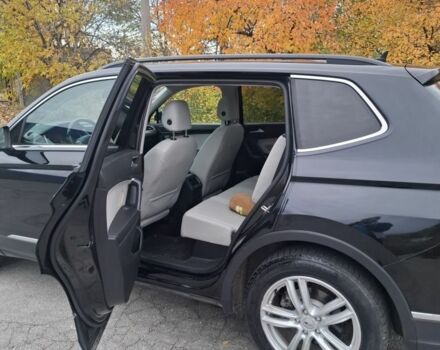 Черный Фольксваген Тигуан, объемом двигателя 2 л и пробегом 94 тыс. км за 21000 $, фото 5 на Automoto.ua