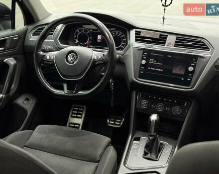 Черный Фольксваген Тигуан, объемом двигателя 2 л и пробегом 209 тыс. км за 23800 $, фото 16 на Automoto.ua