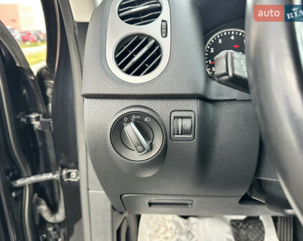 Черный Фольксваген Тигуан, объемом двигателя 2 л и пробегом 175 тыс. км за 12333 $, фото 43 на Automoto.ua