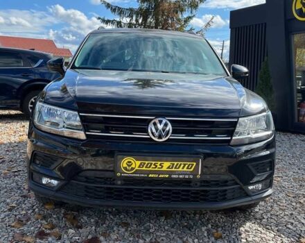 Чорний Фольксваген Тігуан, об'ємом двигуна 2 л та пробігом 42 тис. км за 17000 $, фото 2 на Automoto.ua