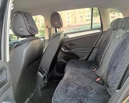 Чорний Фольксваген Тігуан, об'ємом двигуна 2 л та пробігом 176 тис. км за 20500 $, фото 4 на Automoto.ua