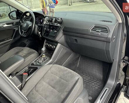 Черный Фольксваген Тигуан, объемом двигателя 1.97 л и пробегом 250 тыс. км за 23500 $, фото 10 на Automoto.ua