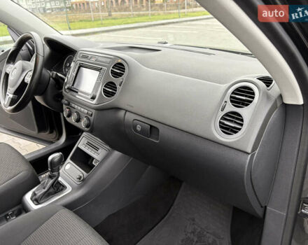 Черный Фольксваген Тигуан, объемом двигателя 2 л и пробегом 95 тыс. км за 14499 $, фото 30 на Automoto.ua