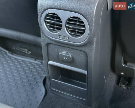 Черный Фольксваген Тигуан, объемом двигателя 2 л и пробегом 100 тыс. км за 14200 $, фото 39 на Automoto.ua