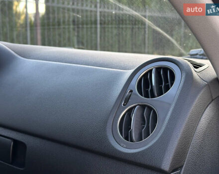 Черный Фольксваген Тигуан, объемом двигателя 2 л и пробегом 100 тыс. км за 14200 $, фото 46 на Automoto.ua