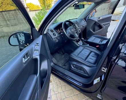 Черный Фольксваген Тигуан, объемом двигателя 2 л и пробегом 124 тыс. км за 16000 $, фото 3 на Automoto.ua