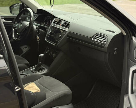 Черный Фольксваген Тигуан, объемом двигателя 2 л и пробегом 209 тыс. км за 23800 $, фото 15 на Automoto.ua