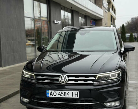 Черный Фольксваген Тигуан, объемом двигателя 2 л и пробегом 209 тыс. км за 23800 $, фото 1 на Automoto.ua