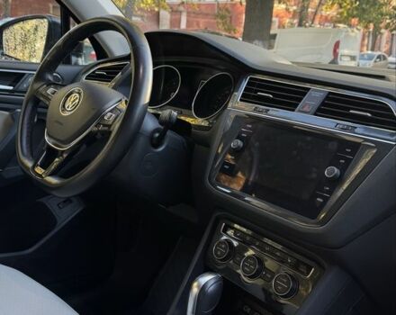 Чорний Фольксваген Тігуан, об'ємом двигуна 2 л та пробігом 127 тис. км за 22000 $, фото 7 на Automoto.ua