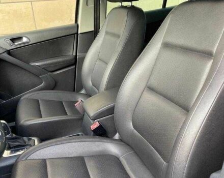 Чорний Фольксваген Тігуан, об'ємом двигуна 2 л та пробігом 153 тис. км за 12000 $, фото 6 на Automoto.ua