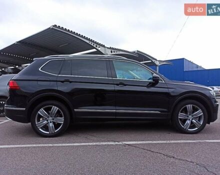 Черный Фольксваген Тигуан, объемом двигателя 2 л и пробегом 107 тыс. км за 21800 $, фото 2 на Automoto.ua
