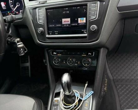 Чорний Фольксваген Тігуан, об'ємом двигуна 1.98 л та пробігом 150 тис. км за 30000 $, фото 4 на Automoto.ua