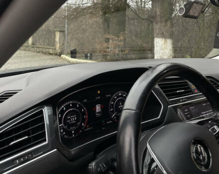 Черный Фольксваген Тигуан, объемом двигателя 1.98 л и пробегом 98 тыс. км за 23500 $, фото 15 на Automoto.ua