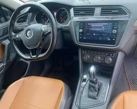 Чорний Фольксваген Тігуан, об'ємом двигуна 2 л та пробігом 131 тис. км за 18500 $, фото 3 на Automoto.ua