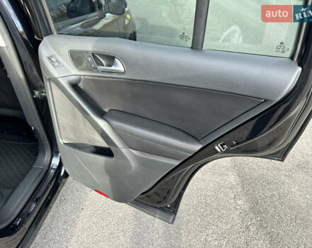 Черный Фольксваген Тигуан, объемом двигателя 2 л и пробегом 175 тыс. км за 12333 $, фото 60 на Automoto.ua