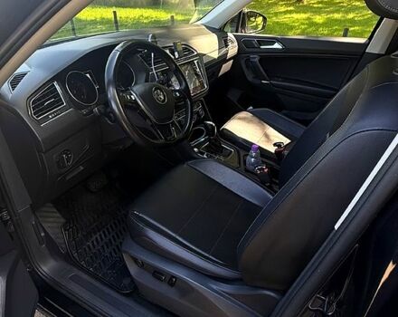 Черный Фольксваген Тигуан, объемом двигателя 2 л и пробегом 176 тыс. км за 17000 $, фото 11 на Automoto.ua