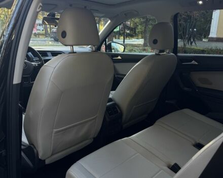 Чорний Фольксваген Тігуан, об'ємом двигуна 2 л та пробігом 127 тис. км за 22000 $, фото 4 на Automoto.ua