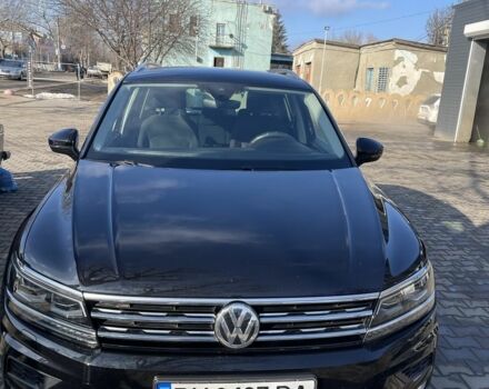 Черный Фольксваген Тигуан, объемом двигателя 2 л и пробегом 225 тыс. км за 24000 $, фото 1 на Automoto.ua