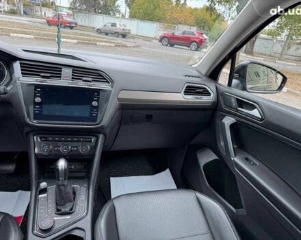 Черный Фольксваген Тигуан, объемом двигателя 2 л и пробегом 143 тыс. км за 18690 $, фото 18 на Automoto.ua