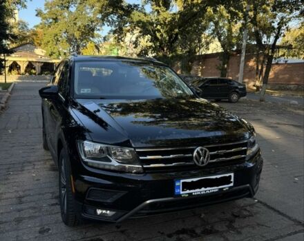 Чорний Фольксваген Тігуан, об'ємом двигуна 2 л та пробігом 127 тис. км за 22000 $, фото 1 на Automoto.ua