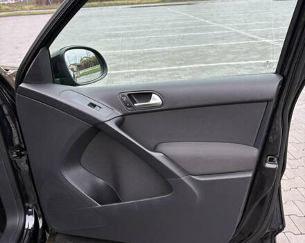 Черный Фольксваген Тигуан, объемом двигателя 2 л и пробегом 95 тыс. км за 14499 $, фото 23 на Automoto.ua