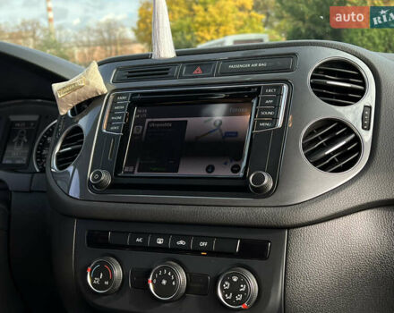 Черный Фольксваген Тигуан, объемом двигателя 1.98 л и пробегом 97 тыс. км за 12500 $, фото 27 на Automoto.ua