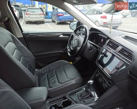 Черный Фольксваген Тигуан, объемом двигателя 2 л и пробегом 107 тыс. км за 21800 $, фото 3 на Automoto.ua