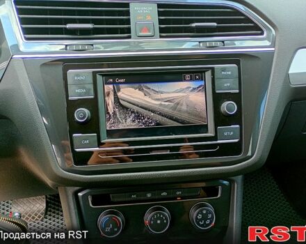 Чорний Фольксваген Тігуан, об'ємом двигуна 2 л та пробігом 93 тис. км за 15000 $, фото 8 на Automoto.ua