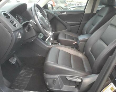 Черный Фольксваген Тигуан, объемом двигателя 2 л и пробегом 142 тыс. км за 2500 $, фото 6 на Automoto.ua