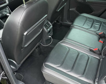 Черный Фольксваген Тигуан, объемом двигателя 1.98 л и пробегом 215 тыс. км за 26855 $, фото 5 на Automoto.ua