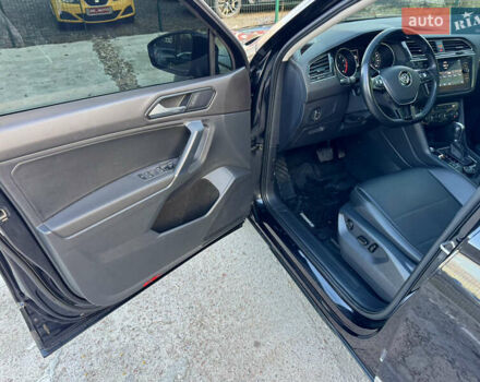 Черный Фольксваген Тигуан, объемом двигателя 1.98 л и пробегом 81 тыс. км за 21500 $, фото 30 на Automoto.ua