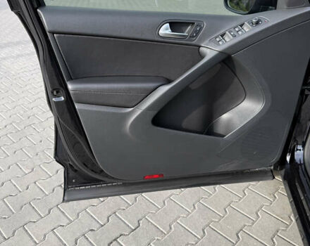 Черный Фольксваген Тигуан, объемом двигателя 2 л и пробегом 104 тыс. км за 14900 $, фото 10 на Automoto.ua