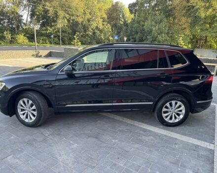 Черный Фольксваген Тигуан, объемом двигателя 2 л и пробегом 173 тыс. км за 16400 $, фото 4 на Automoto.ua