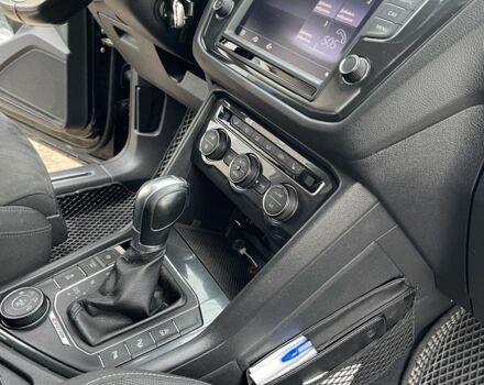 Черный Фольксваген Тигуан, объемом двигателя 2 л и пробегом 225 тыс. км за 24000 $, фото 9 на Automoto.ua