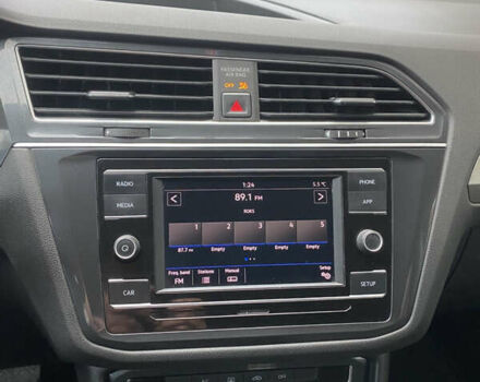 Черный Фольксваген Тигуан, объемом двигателя 1.98 л и пробегом 199 тыс. км за 15850 $, фото 10 на Automoto.ua