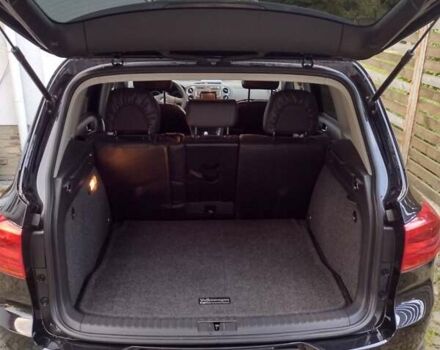 Черный Фольксваген Тигуан, объемом двигателя 2 л и пробегом 35 тыс. км за 19000 $, фото 7 на Automoto.ua