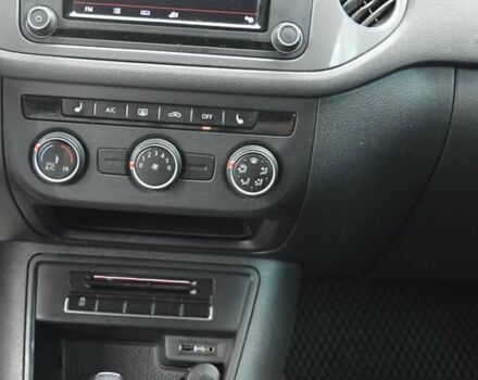 Черный Фольксваген Тигуан, объемом двигателя 1.98 л и пробегом 166 тыс. км за 15000 $, фото 9 на Automoto.ua