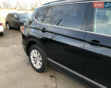 Черный Фольксваген Тигуан, объемом двигателя 2 л и пробегом 188 тыс. км за 12890 $, фото 18 на Automoto.ua