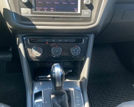 Чорний Фольксваген Тігуан, об'ємом двигуна 2 л та пробігом 138 тис. км за 17300 $, фото 8 на Automoto.ua